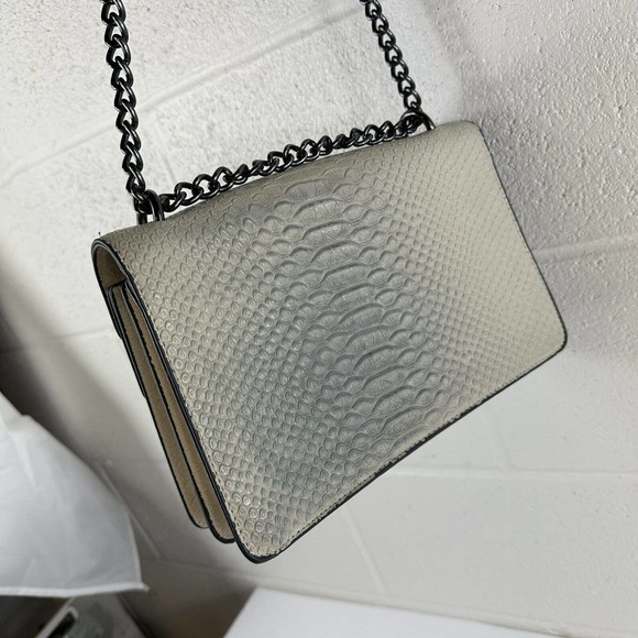 horsheshoe bucle snake print embossed beige handbag 10x7x3 Chain Purse - Picture 5 of 10